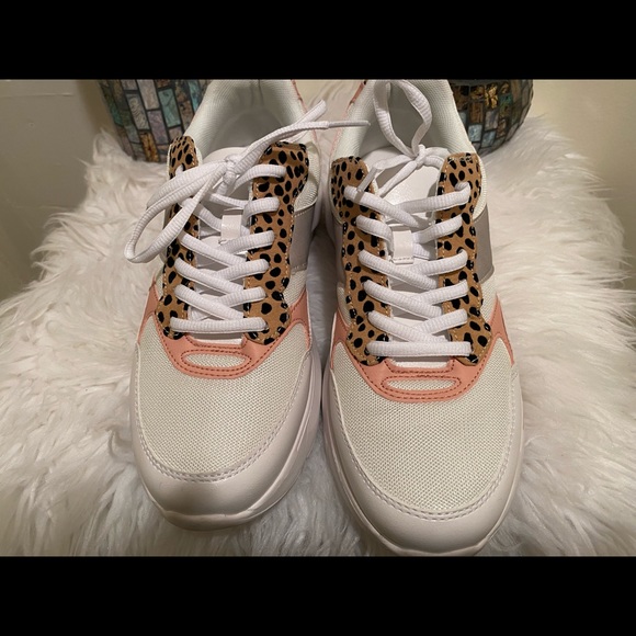Size 9.5 leopard print sneakers - Picture 2 of 5